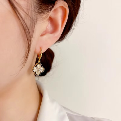 Stunning clover-shaped earrings