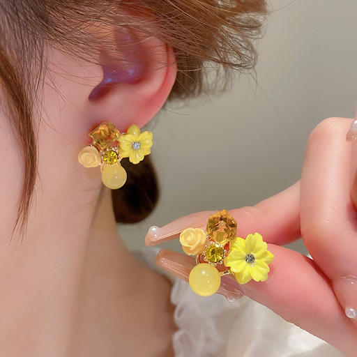 Trendy Floral Stud Earrings