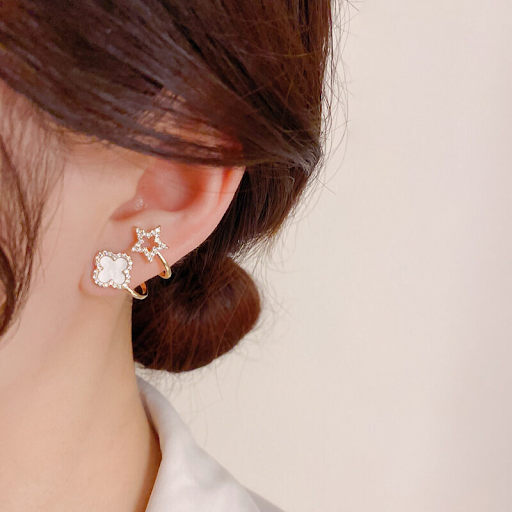 White Clover Star Claw Stud Earrings