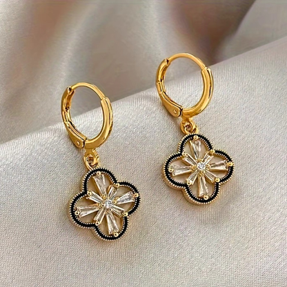 Stunning clover-shaped earrings