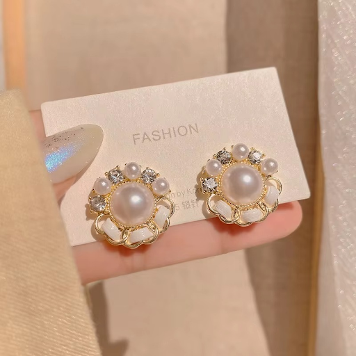 Pearl Flower Stud